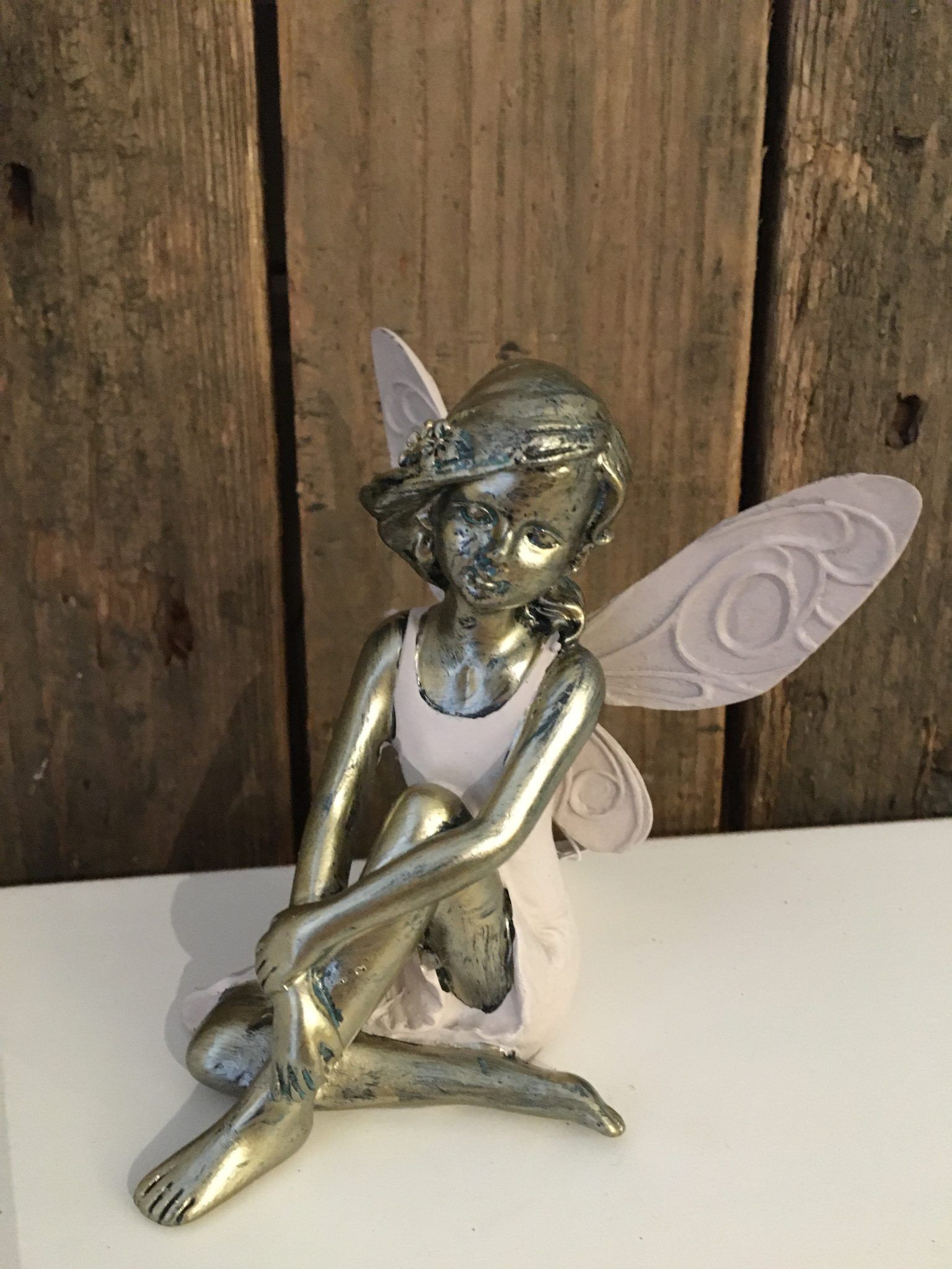 Elfe Figur Hilda sitzend aus Polyresin winkelvintage.de