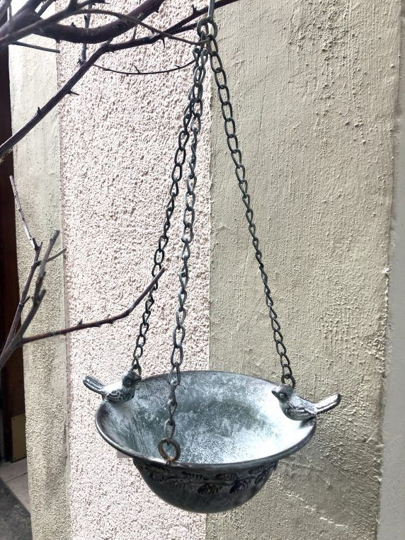 Vogeltränke aus Metall zum hängen grün