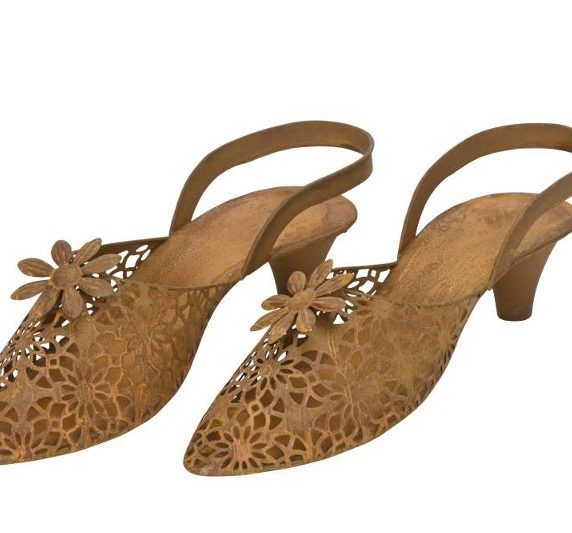 Deko Schuhe aus Metal rost