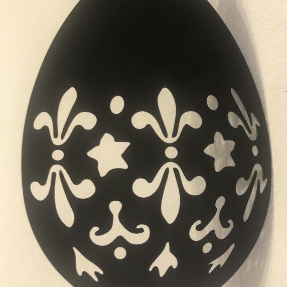 Ei zum hängen aus Metall schwarz